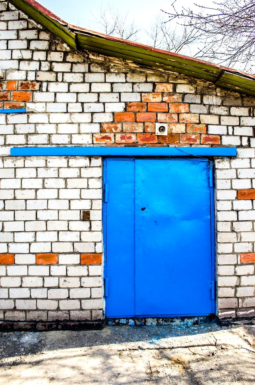 Climate-controlled storage units with temperature and humidity monitoring displays