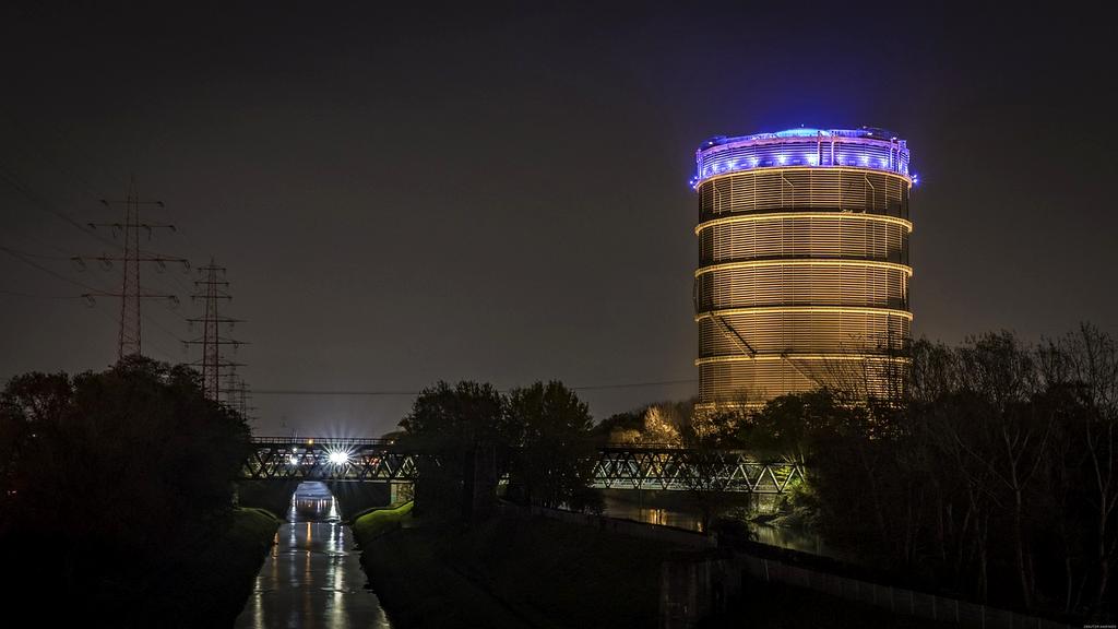 Creative under-stair storage solution with built-in drawers and shelving